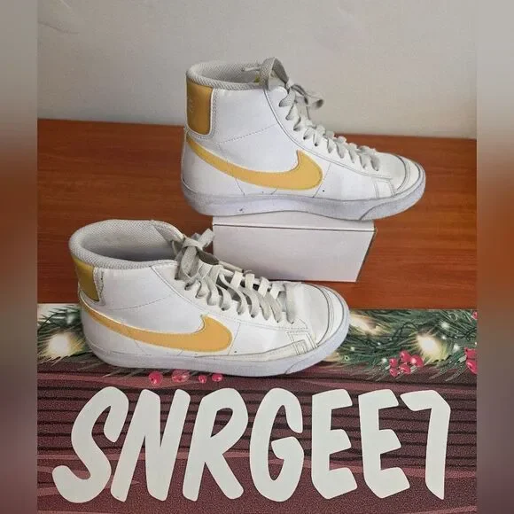 Nike BLAZER High Top Women/kids Sneakers NWD Sz 4.5y Retro Yellow Swoosh Mid 77 - Picture 1 of 8